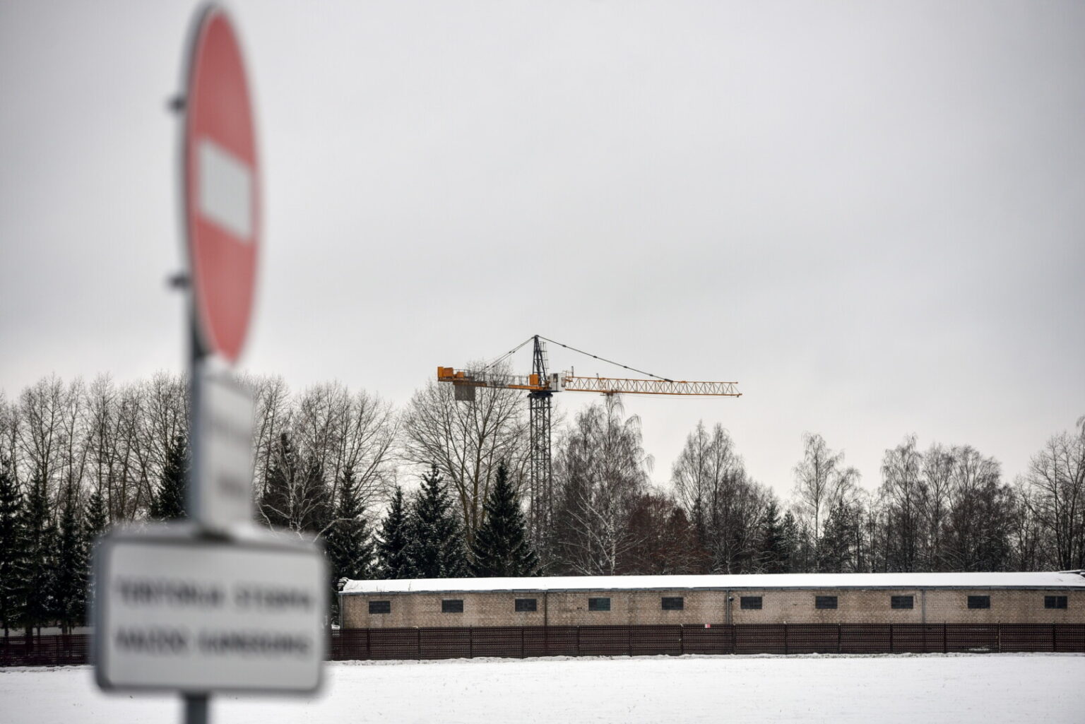 Panevėžio pašonėje įsikūrusiame Karaliaus Mindaugo husarų batalione linguoja iš tolo matomas bokštinis kranas – kariniame dalinyje prasidėjo kelis milijonus eurų kainuosiančios statybos.