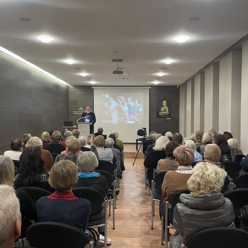 G. Padegimas susitikime su panevėžiečiais G. Petkevičaitės-Bitės viešojoje bibliotekoje. J. Žilytės nuotr.