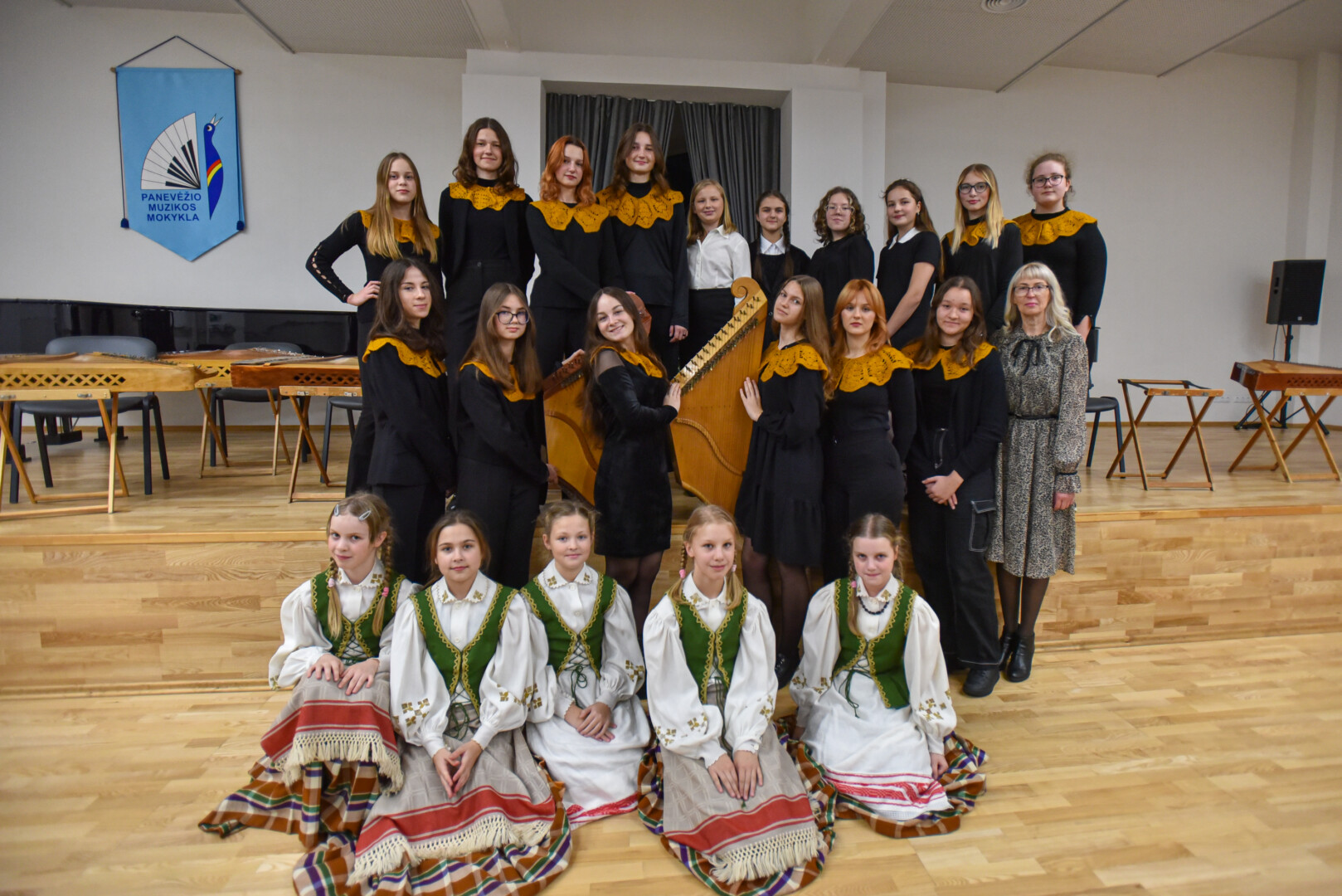 Beveik prieš trisdešimtmetį įkurta „Ašarėlė“ – savo šlovės viršūnėje. Per pastaruosius dvejus metus tarptautiniuose ir respublikiniuose konkursuose laimėta net keturiolika „Grand Prix“ apdovanojimų. P. Židonio nuotr.