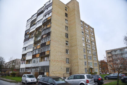 Panevėžyje ne vieno daugiabučio bendrijos pirmininkė, įmonės Panevėžio butų ūkio inžinierė Vitalija Valkūnienė vėl varsto teismų duris.