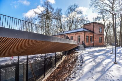 Seniausio Panevėžyje Skaistakalnio parko perlas – tarpukario poeto ir advokato Juozo Čerkeso-Besparnio sodyba, nors ir teberekonstruojama, jau traukia smalsių panevėžiečių dėmesį.