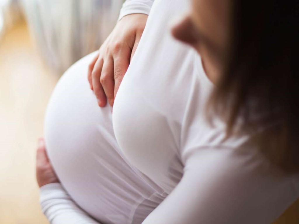 Vos trylikos metų mergaitė kovą turėtų tapti mama.