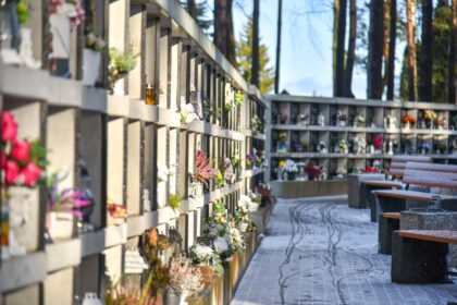 Lietuvoje įtvirtinus teisę gyventojams nebemokėti už nišas savivaldybių įrengtuose kolumbariumuose, nuo pernai lapkričio Panevėžyje jų paklausa išaugo daugiau nei dvigubai.