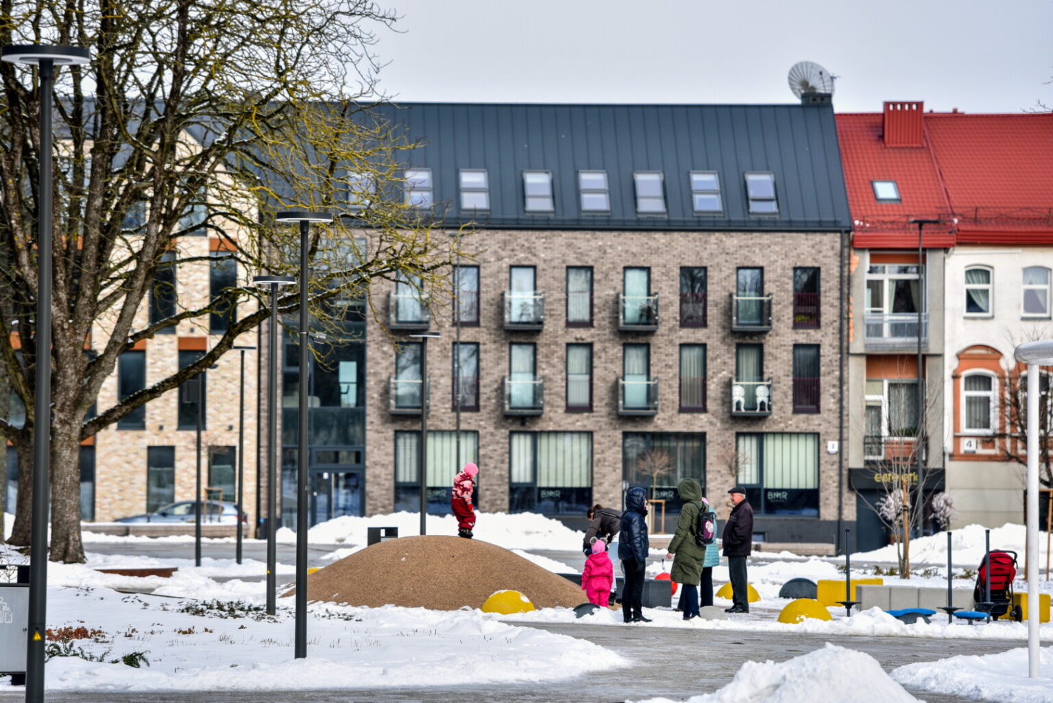 Kas ketvirtas Panevėžio gyventojas sulaukęs pensinio amžiaus, o vaikų iki keturiolikos metų – du kartus mažiau nei senjorų. Visgi ekspertai tvirtina, kad nors laikai, kai Aukštaitijos sostinė skaičiavo šimtą tūkstančių gyventojų, jau praeitis, regionų laidoti nereikia.