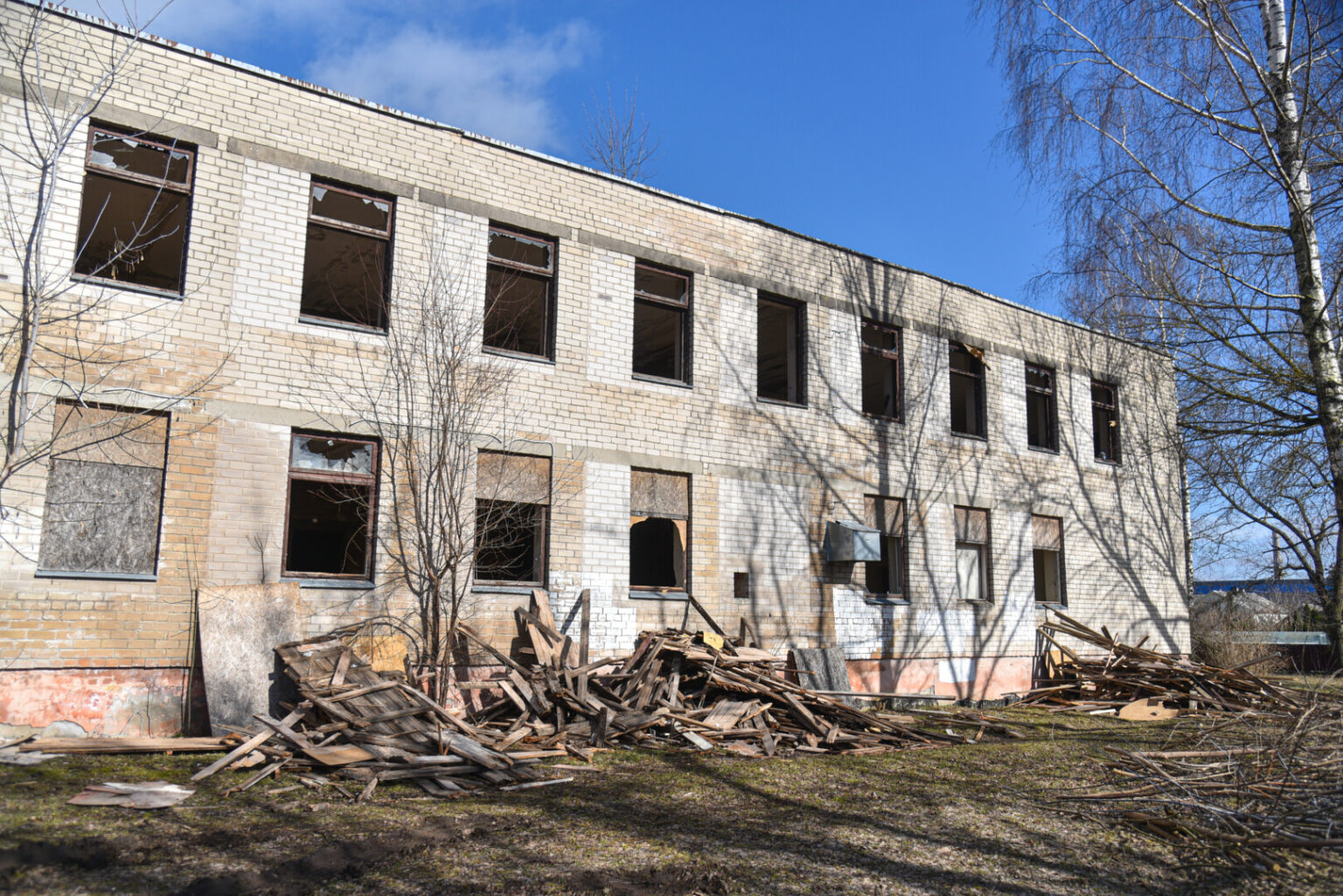 Panevėžyje mažėjant vaikų, nebereikalingi tapę darželiai keičia paskirtį arba šluojami nuo žemės paviršiaus.