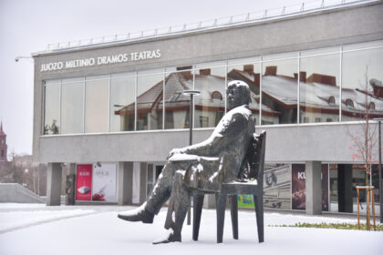 Profesionaliojo scenos meno vertinimo komisija iš 102 pateiktų pasiūlymų išrinko „Auksinių scenos kryžių“ nominantus pagal atskiras kategorijas.