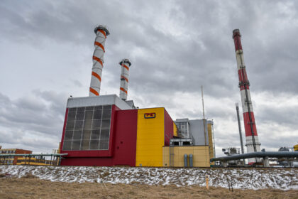 Kai Baltijos šalių rinkoje vasaros pabaigoje pritrūkus elektros, po metų metus trukusios pertraukos visu pajėgumu įjungta dujomis kūrenama Panevėžio termofikacinė elektrinė, iš jos kaminų garai kilo vos keletą dienų.