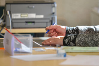 Vyriausioji rinkimų komisija (VRK) sekmadienį iki 15 val. dėl vykstančio antrojo merų rinkimų turo yra gavusi 21 skundą.
