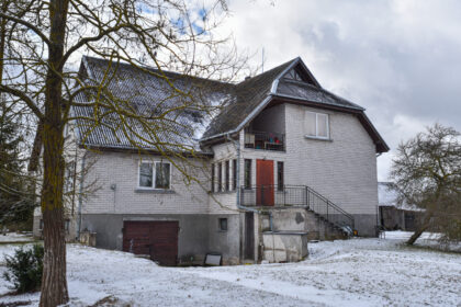 Dešimtis vaikų globojusiems ir už sunkius nusikaltimus nuteistiems Gražinai ir Vidantui Grigaliūnams gresia iškraustymas ir iš didžiulio namo, kurį jie prižiūri jau kone tris dešimtmečius.