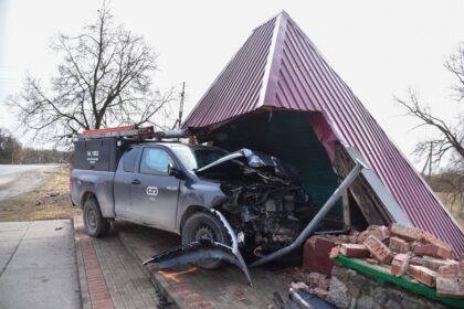 Judriame kelyje Panevėžys-Šiauliai susidūrė trys automobiliai, yra nukentėjusių.