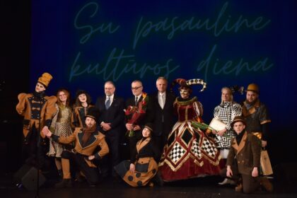 Artėjant Kultūros dienai, Panevėžio muzikiniame teatre kultūros darbuotojams surengtas šventinis vakaras, kuriame pasveikinti trys kultūros ir meno premijos laureatai.