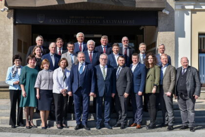 Paskutiniame ketverių metų kadenciją baigusios Panevėžio tarybos posėdyje nueinantieji nuo politinės arenos iškėlė kalavijus dėl naujo veiklos reglamento.