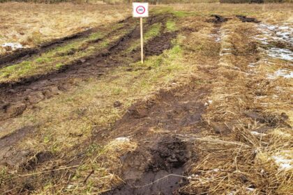 Nuostabiu Nevėžio upės kraštovaizdžiu, upeliukų slėniais ir senvagėmis garsėjantis Krekenavos regioninis parkas atsidūrė ratuotų chuliganų taikiklyje.