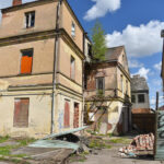 Gegužės pirmomis dienomis baigėsi teismo paskirtas terminas sutvarkyti vieną baisiausių Panevėžio piktžaizdžių – skandalingai pagarsėjusiam verslininkui Vladimirui Karpenkai priklausančios patalpas Vasario 16-osios gatvėje.