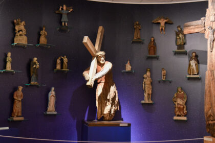 Panevėžio rajonas, dėl ilgapirščių praradęs ne vieną sakralinį lobį, bando juos gelbėti muziejuose, nors dažnu atveju per vėlu: dauguma vertybių jau seniai išgrobstytos arba itin paveiktos oro sąlygų.