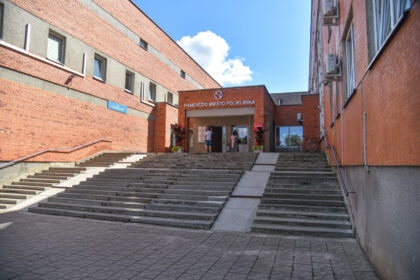 Pagal dar pernai priimtą sveikatos apsaugos reformą jau nuo rugpjūčio pradžios savivaldybėse turėtų pradėti veikti bendruomeniniai sveikatos centrai, o susirgus po gydymo įstaigas savotiškai vedžiotų atvejo vadybininkai.