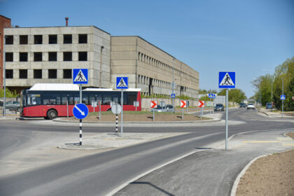 Dviejų Panevėžio sankryžų remontas sparčiai stumiasi link pabaigos. Jau gegužę planuojama kirpti Smėlynės ir Šiaurinės bei Senamiesčio, Tinklų ir S. Kerbedžio gatvių žiedinių sankryžų atidarymo juosteles.