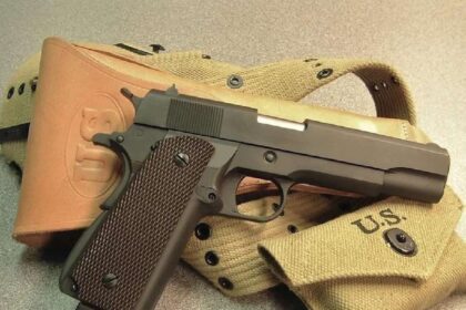 Panevėžio rajone, Krekenavoje, neblaivus vyras moteriai grasino šratasvydžio ginklu.