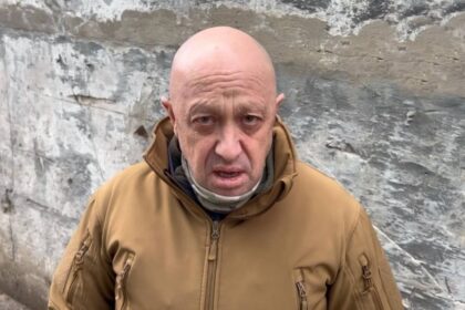 Rusijos privačios samdinių bendrovės „Vagner“ vadovas Jevgenijus Prigožinas pareiškė, kad Rusijos prezidentas Vladimiras Putinas „smarkiai klysta“.