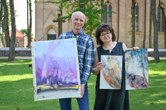 Virginijus ir Genutė Sutkai susižavėjo pro Krekenavą tekančiu Nevėžiu. P. Židonio nuotr.