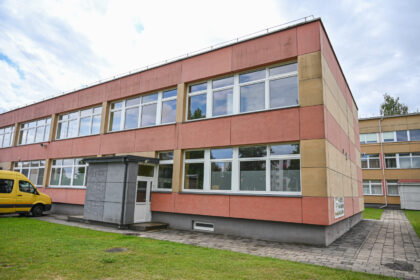 Panevėžio kurčiųjų ir neprigirdinčiųjų mokyklą per ne visą savaitę jau du kartus apšaudė nežinomi asmenys.