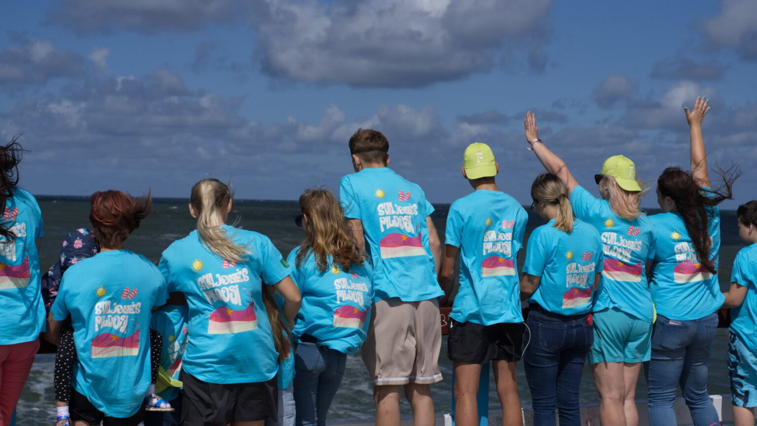 Smilgių seniūnijos socialiniai darbuotojai, sulaukę geradarių pasiūlymo nuvežti vaikus į lietuvišką pajūrį, nustebo, kiek daug mažųjų ir jų tėvų net nėra buvę prie Baltijos jūros.