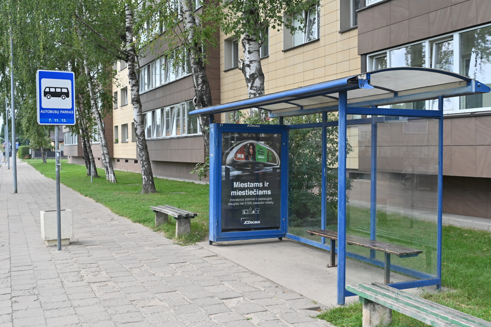 Panevėžio savivaldybė nusiteikusi pakeisti miestui garbės nedarančius senus autobusų stotelių paviljonus ir jau paskelbė konkursą koncesininkui. G. KARTANO nuotr.