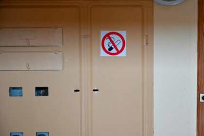 Jau daugiau kaip dveji metai, kai kenksmingo rūkalų tvaiko pro balkonus uostyti nenorintys gyventojai savo daugiabutį gali paskelbti nerūkymo zona.