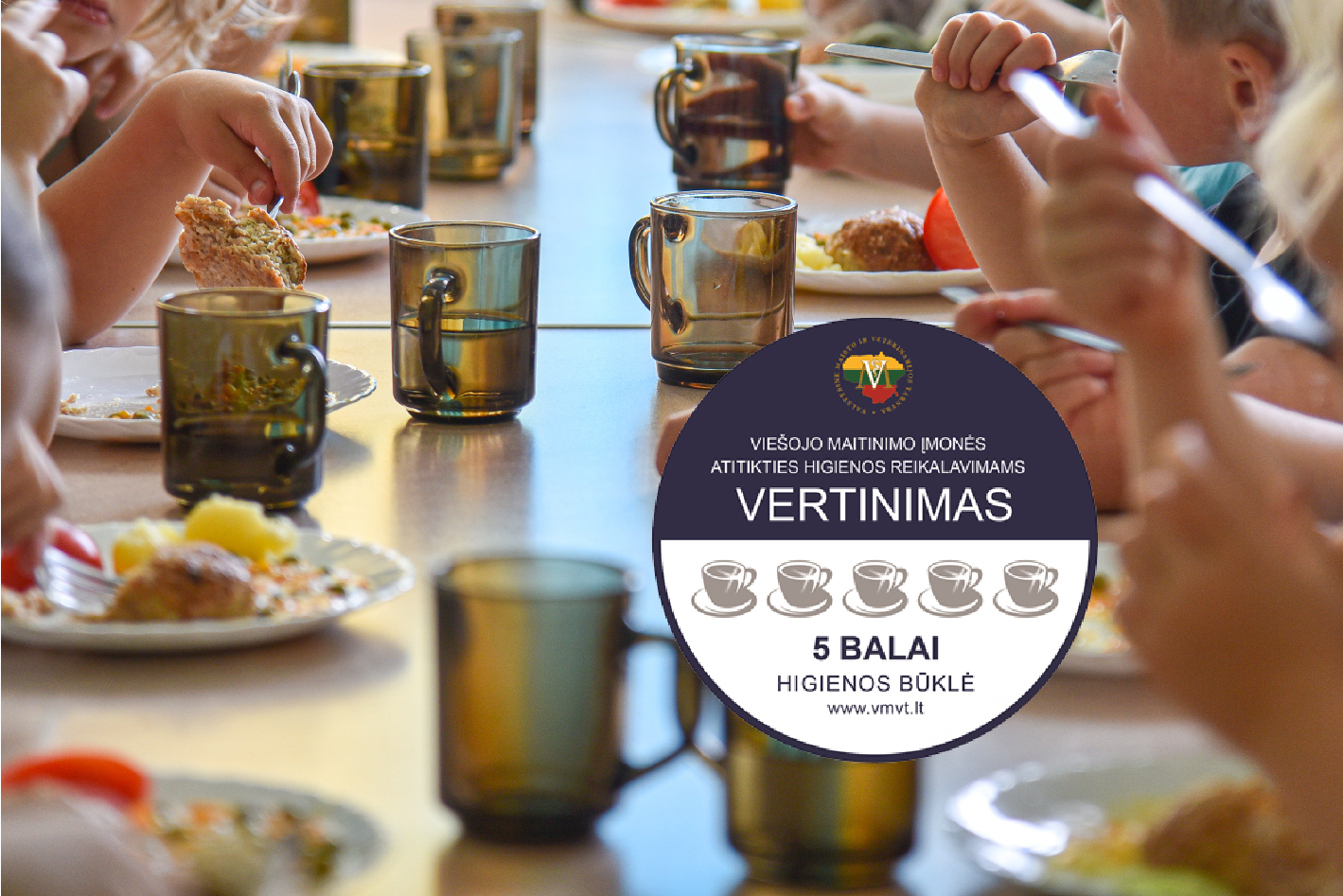 Ant mokyklų valgyklų durų jau atsiranda lipdukai su puodeliais. Jų skaičius lankytojams sufleruoja maitinimo įstaigos reitingą.