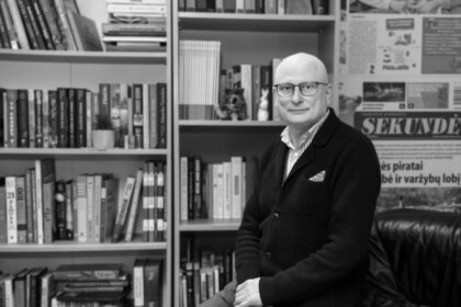 2022-ųjų Metų panevėžiečių išrinktas Respublikinės Panevėžio ligoninės akių gydytojas oftalmologas Kęstutis Kučinskas daugybei žmonių yra grąžinęs akių šviesą. Dabar pats medikas išgyvena vieną sudėtingiausių savo gyvenimo etapų – ligoninės duris varsto ne kaip gydytojas, o kaip pacientas.