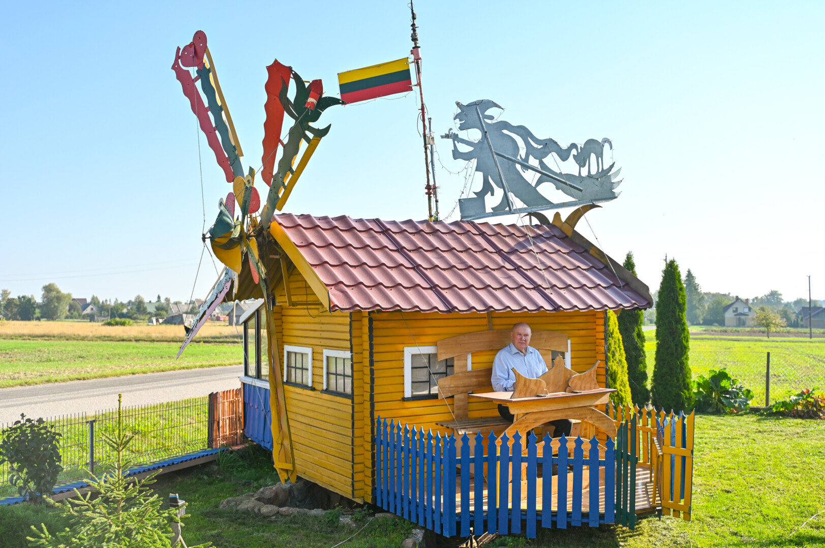 Naujamiestiečio trobelė ant vištos kojelės sukasi aplink savo ašį. G. KARTANO nuotr. 