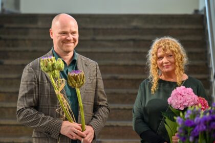 „Meilėje ir mene saiko nėra ir jo net negali būti“, – pareiškia ryški ir ekscentriška menininkė Indra Marcinkevičienė, atvykusi į jųdviejų su vyru, garsiu tapytoju Vilmantu Marcinkevičiumi, parodų Panevėžio dailės galerijoje pristatymą.