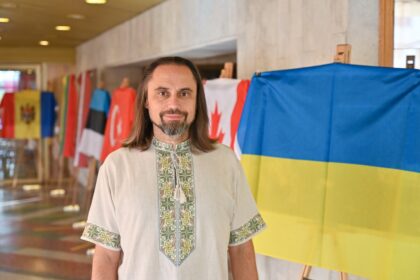 Vos vieną valandą – tiek Panevėžio bendruomenių rūmuose penktadienį truko iš kovojančios Ukrainos atvykusio Volodymyro Lapšovo darbų paroda „Žuvusiems, gyviems, negimusiems“.