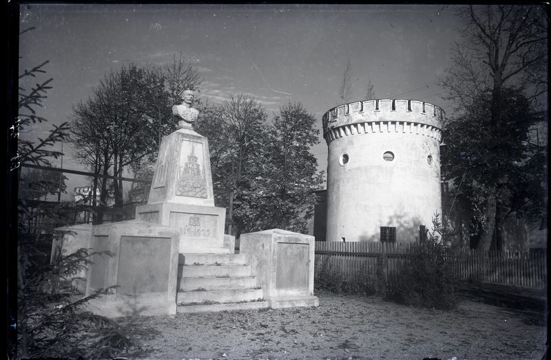 Paminklas Vladui Putvinskiui-Pūtviui. 20 a. 4 deš. B. Buračo fotografija. KELMĖS KRAŠTO MUZIEJAUS rinkinių nuotr.