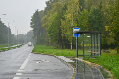 Pasibaigus aktyviam sodininkavimo sezonui, pasikeitė 4-ojo ir 13-ojo Panevėžio autobusų maršrutų tvarkaraščiai. Pokyčiai laukia ir dalies kitų miesto maršrutų. Tačiau tikimasi, jog vakarinėje miesto dalyje užbaigus žiedinę sankryžą, nemaža dalis autobusų pagaliau sugrįš į savo įprastas trasas.