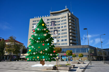 Praėjo bemaž dešimtmetis, kai Panevėžį puošė gyva Kalėdų eglė.