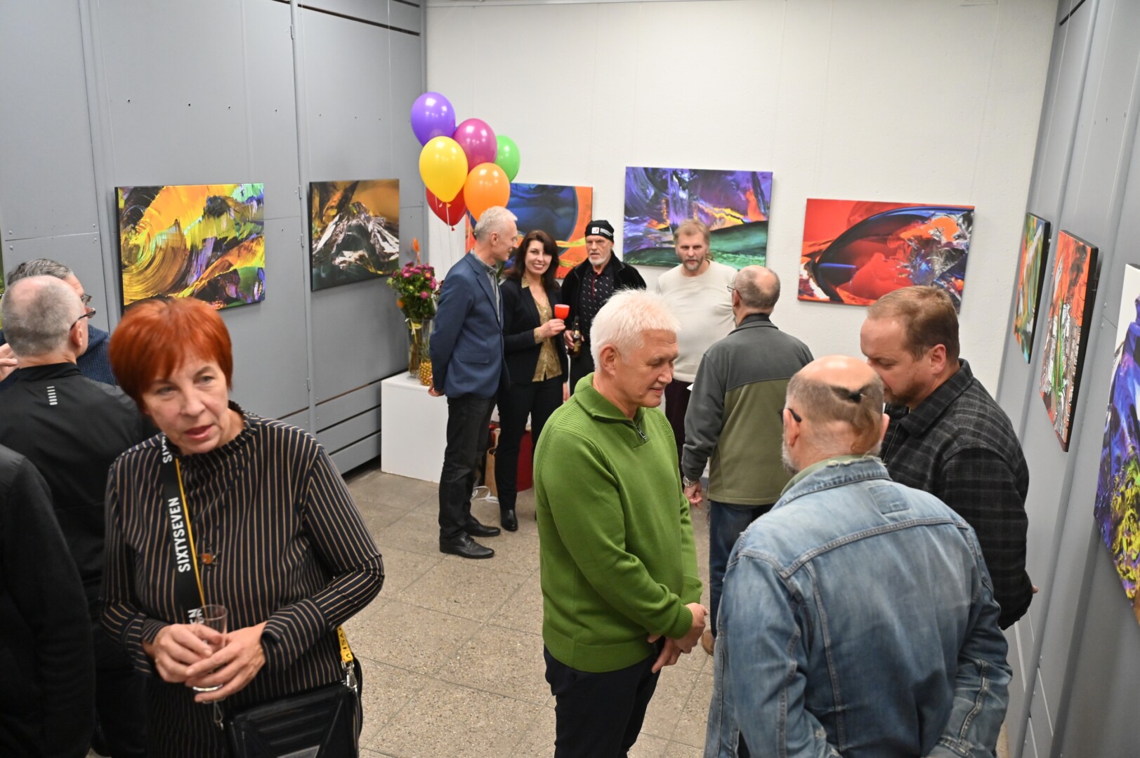 Į Petro Kaupelio parodos „Tarp realybės ir fantazijos“ Fotografijos galerijoje atidarymą trečiadienio vakarą susirinkęs gausus būrys šio menininko kūrybos gerbėjų ilgai nesitraukė nuo akiai neįprastų, išskirtinių fotografijų. G. KARTANO nuotr. 