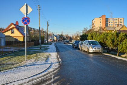 Panevėžyje – dar viena eismo naujovė: Vilties gatvės atkarpoje tarp Smėlynės ir Darbininkų gatvių, pietinėje pusėje, atsirado statyti automobilius draudžiantys kelio ženklai.