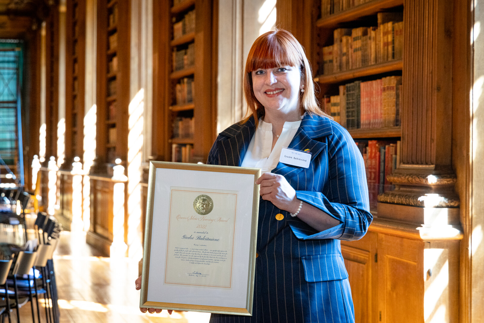 Ypatingą apdovanojimą iš karalienės Silvijos rankų Giedrė Balčiūnienė pelnė už idėją, kaip palengvinti žmonių, priverstų nešioti su stomos maišelį, gyvenimą. YANAN LI nuotr.