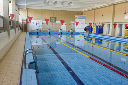 Kol Panevėžyje statomas modernus baseinas, plaukiojantieji kur kas kuklesniame „Žemynos“ progimnazijoje gyvena nežinia dėl ateities.