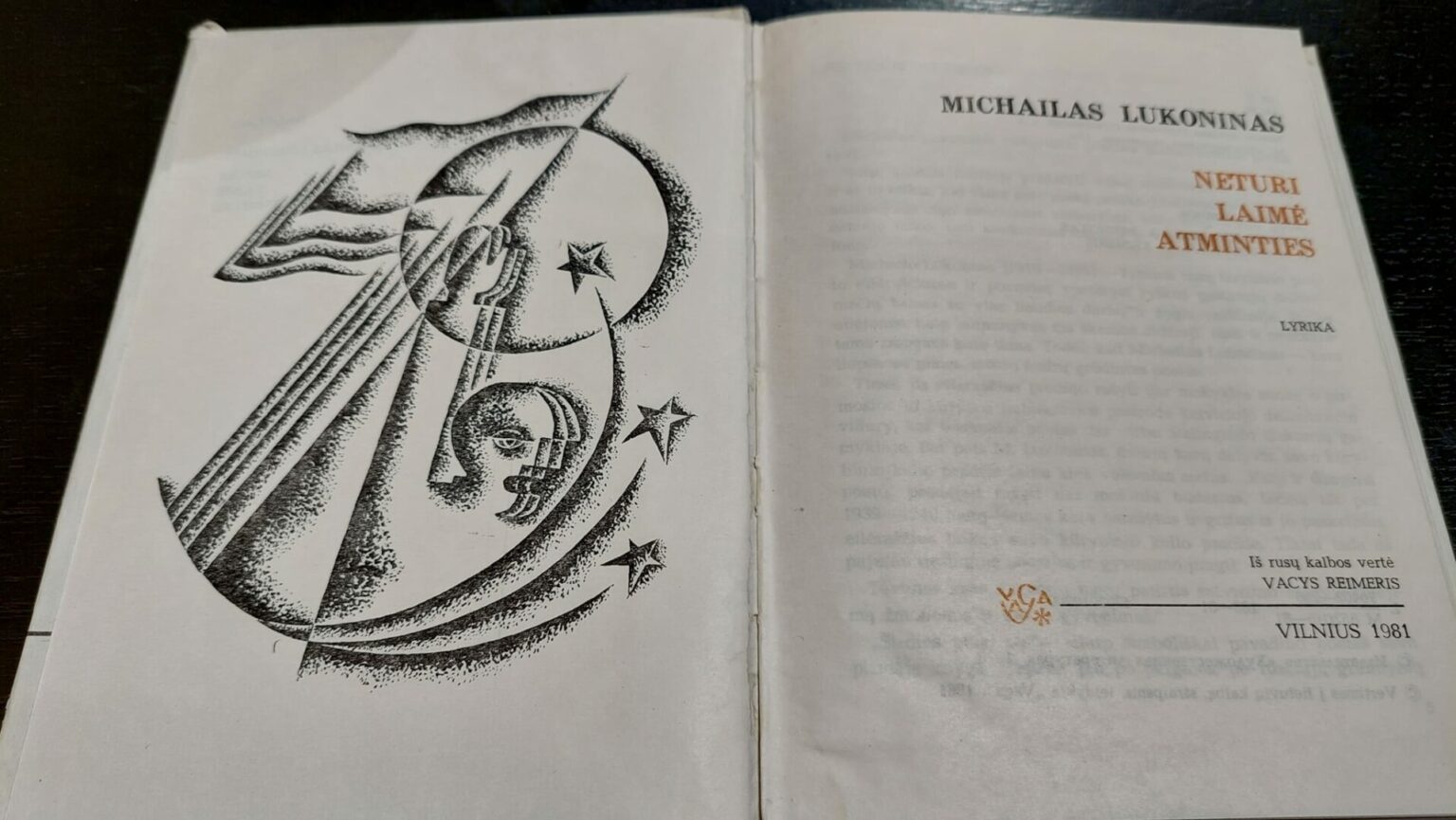 Prie kavos – ir propagandinė sovietinė literatūra.