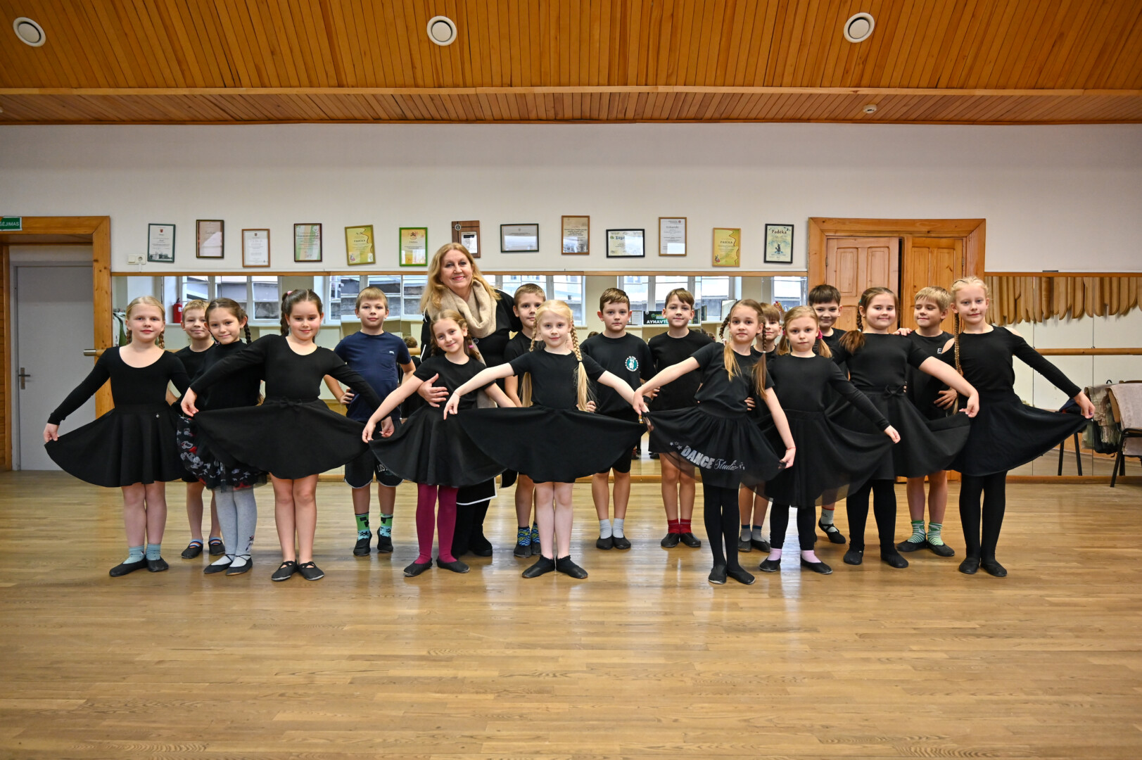 Choreografė ir baletmeisterė K. Nainienė įsitikinusi: kad Lietuva klestėtų, tautinio šokio, kuriame užkoduotas mūsų tautos grožis, išmintis ir tradicijos, vaikai turi būti mokomi nuo mažų dienų. P. Židonio nuotr.