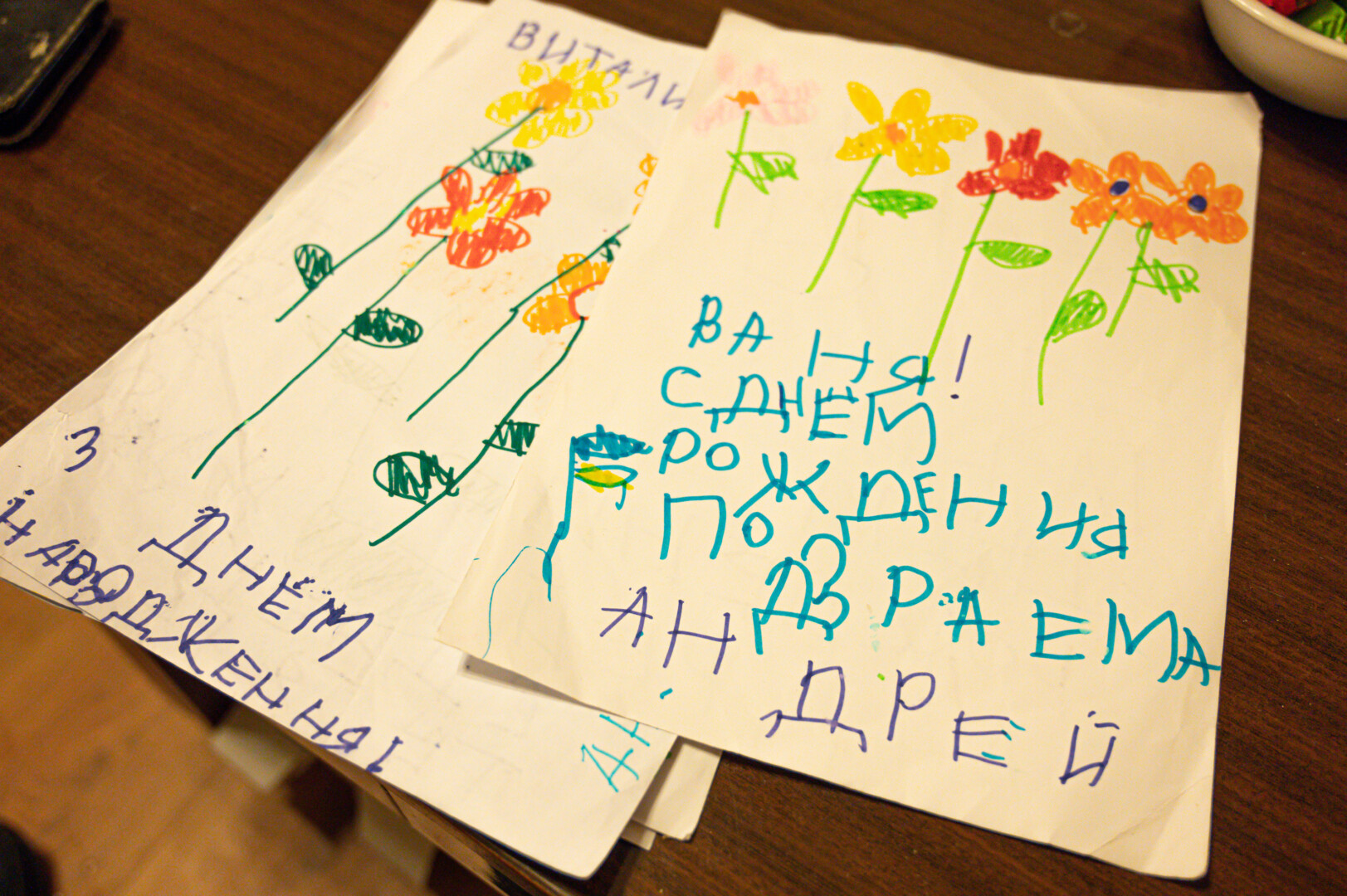 Visą gyvenimu vaiku liksiantis Andris Astremskas su didžiuliu noru lanko dienos socialinės globos centrą. P. ŽIDONIO nuotr.