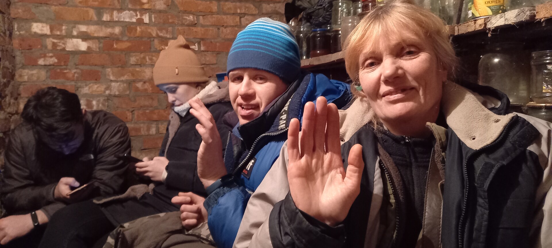 Rusijai užpuolus Ukrainą, pirmąjį karo mėnesį Liubovė Astremska ir jos sūnus Andris praleido gyvenamojo namo rūsyje. ASMENINIO ARCHYVO nuotr.