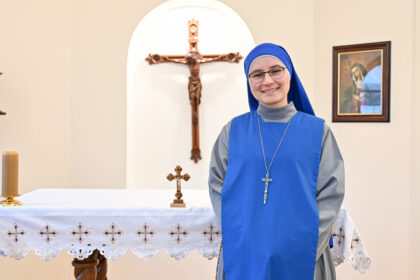 Panevėžiui priklausančiuose Molainiuose, Medžiotojų gatvės pabaigoje, stovi nedaug kam žinomas, netgi sunkokai atrandamas Mataros Viešpaties ir Mergelės Marijos tarnaičių kongregacijos vienuolynas.