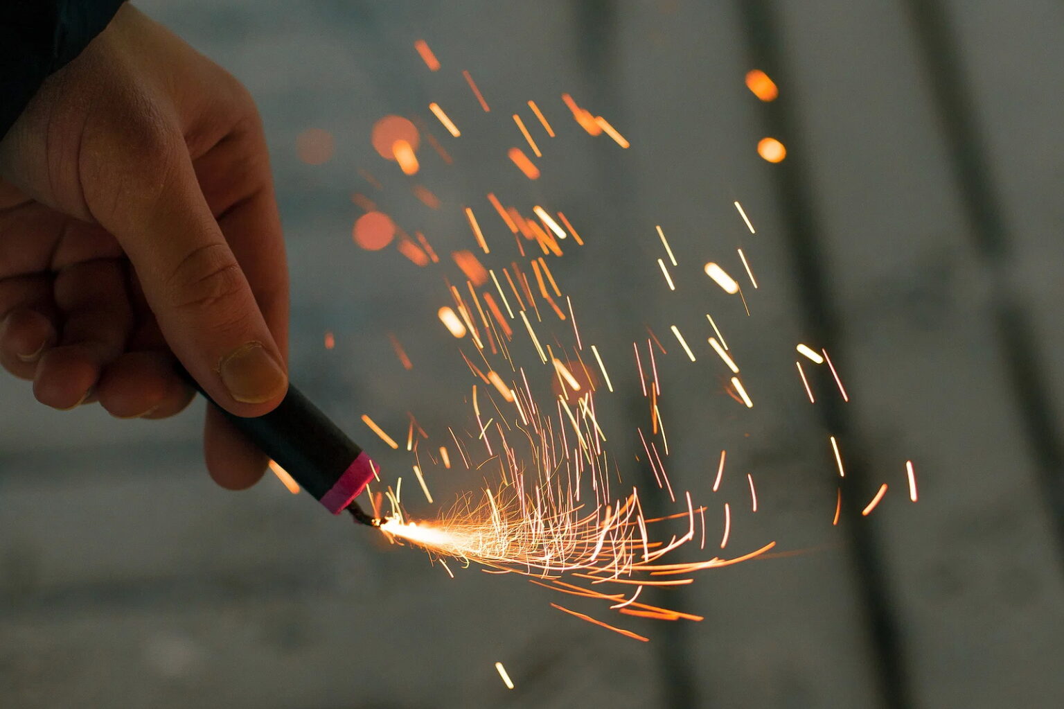 Kūčių išvakarėse Liepų alėjoje kilo gaisras nuo šventinės petardos.