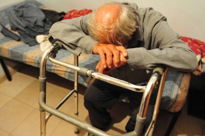 Neišgalintiesiems savarankiškai nuvykti pas gydytojus teikiama pavėžėjimo paslauga Panevėžio rajone – labiau teorija nei praktika.