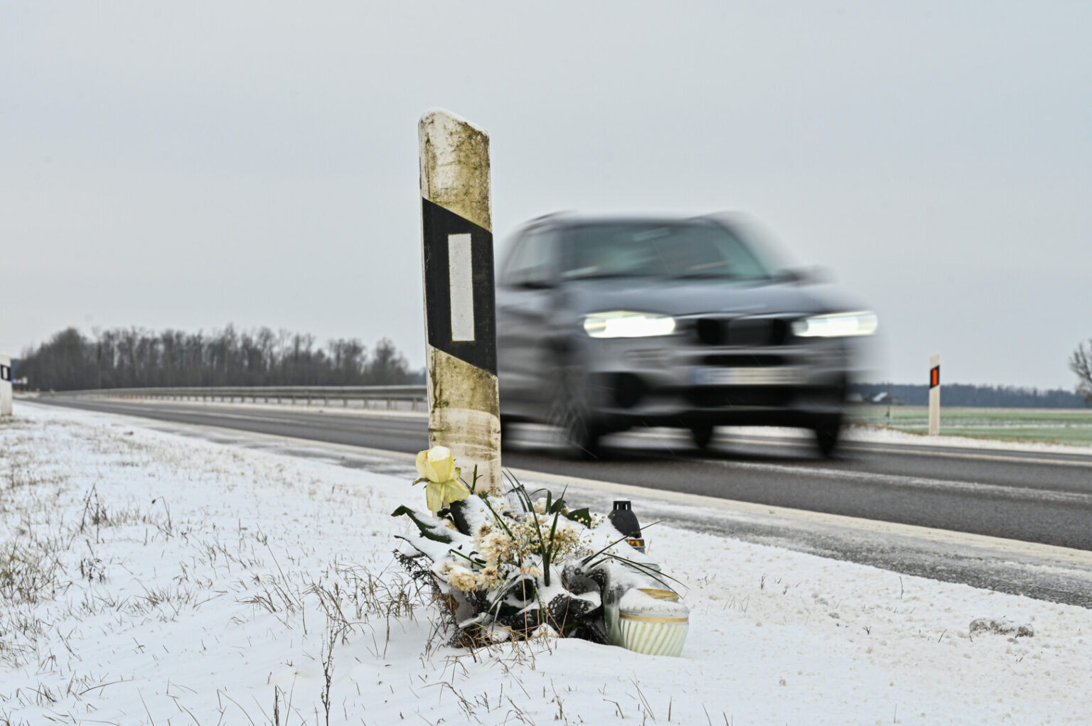 Už Ramygalos Kauno link besidriekianti kelio „Via Baltica“ atkarpa vietos žmonių vadinama tai mirties keliu, tai pragaro vėžėmis.
