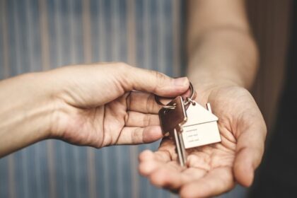 Tūkstantėlio eurų, spaudžiančio kelnių kišenę, neturite? Buto išsinuomoti Panevėžyje gali ir nepavykti.