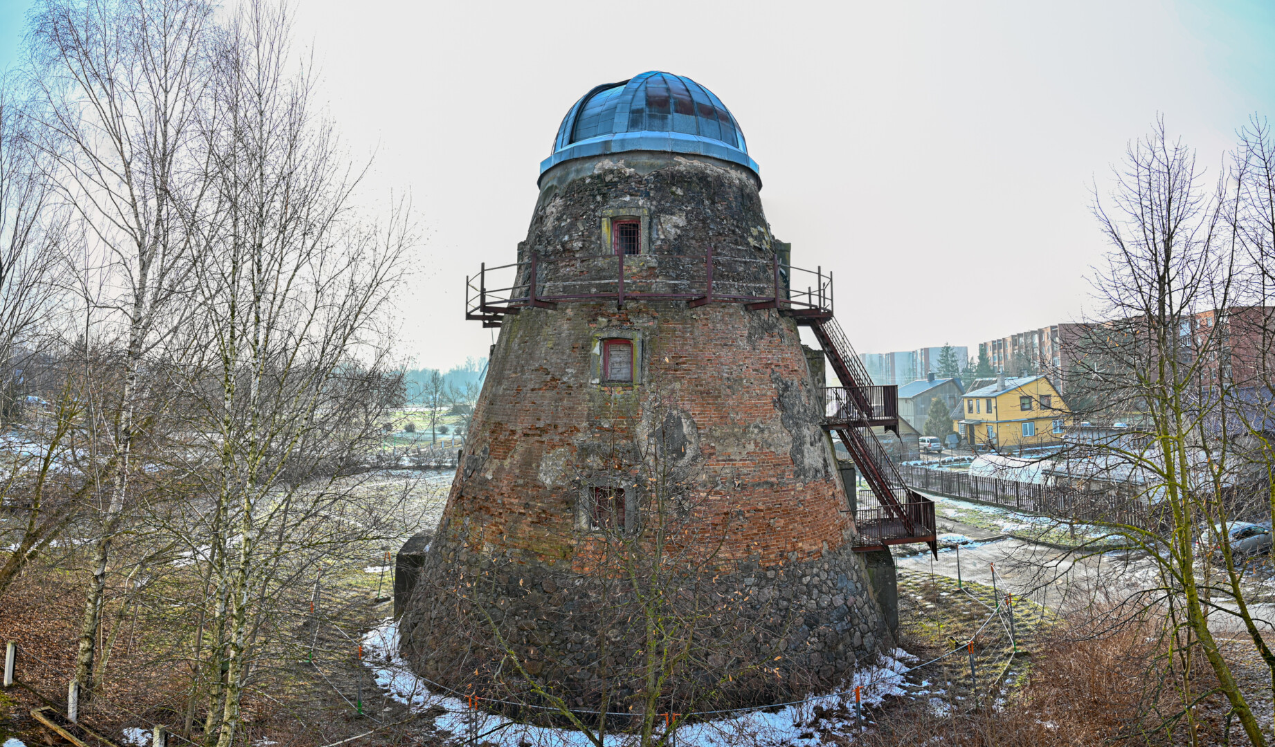 Kaune gyvenantis apleisto malūno savininkas kaltina Savivaldybę, esą jam negrąžinančią kadaise mieste senelio turėtų žemių. P. ŽIDONIO nuotr.
